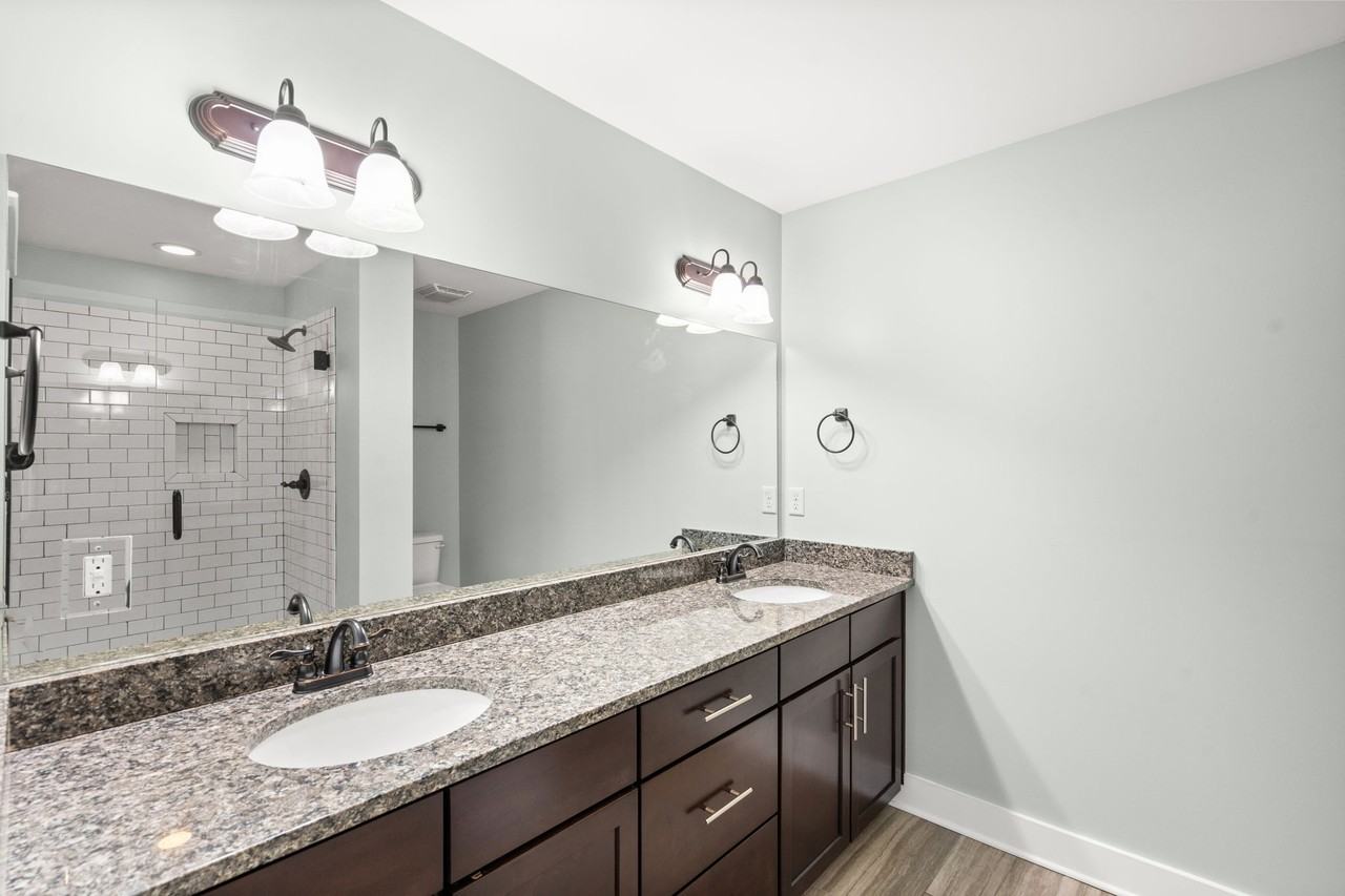 1106 Stratford Avenue #1 - Photo 3 of 11