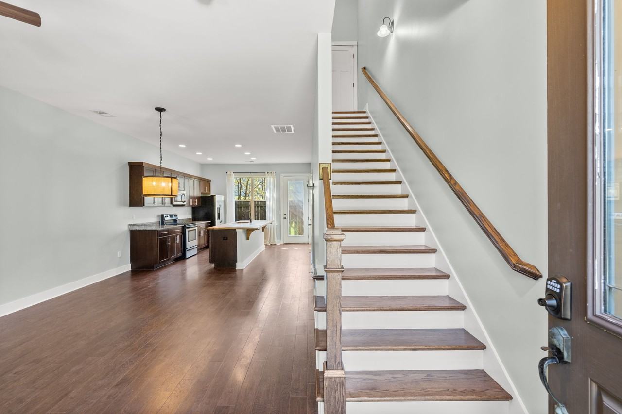 1106 Stratford Avenue #1 - Photo 4 of 11