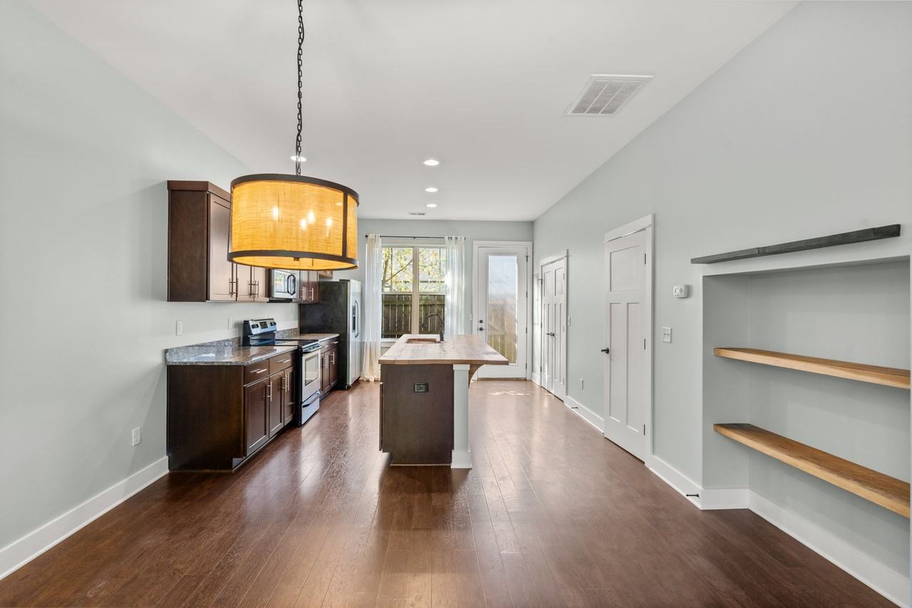 1106 Stratford Avenue #1 - Photo 7 of 11