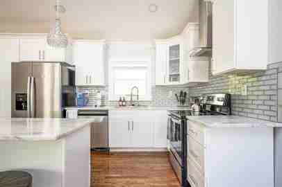 2543 Fontaine Cir - Photo 2 of 50