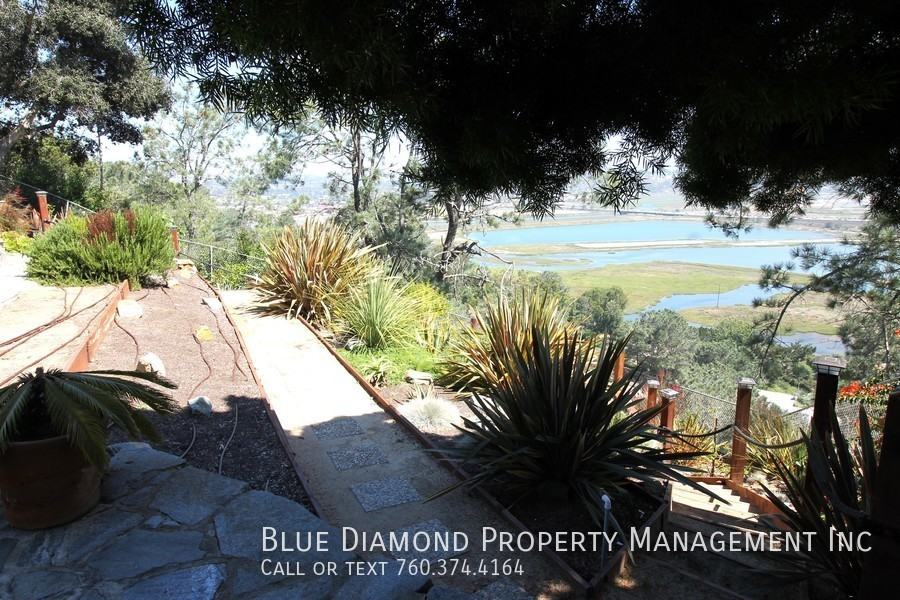 1449 Crest Rd - Photo 3 of 18