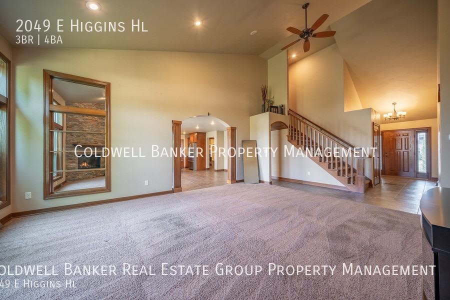 2049 E Higgins Hl - Photo 3 of 36