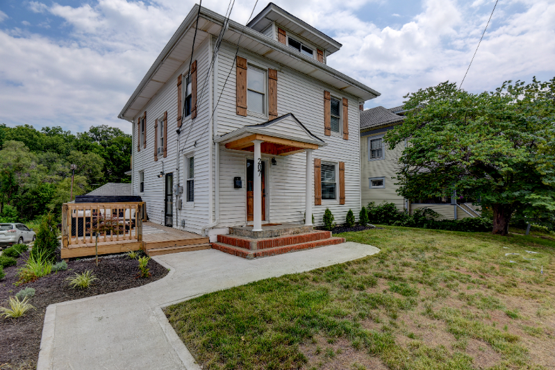 207 East St - Photo 3 of 47