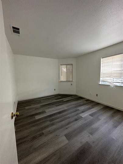 7020 North Thorne Avenue - Photo 3 of 17