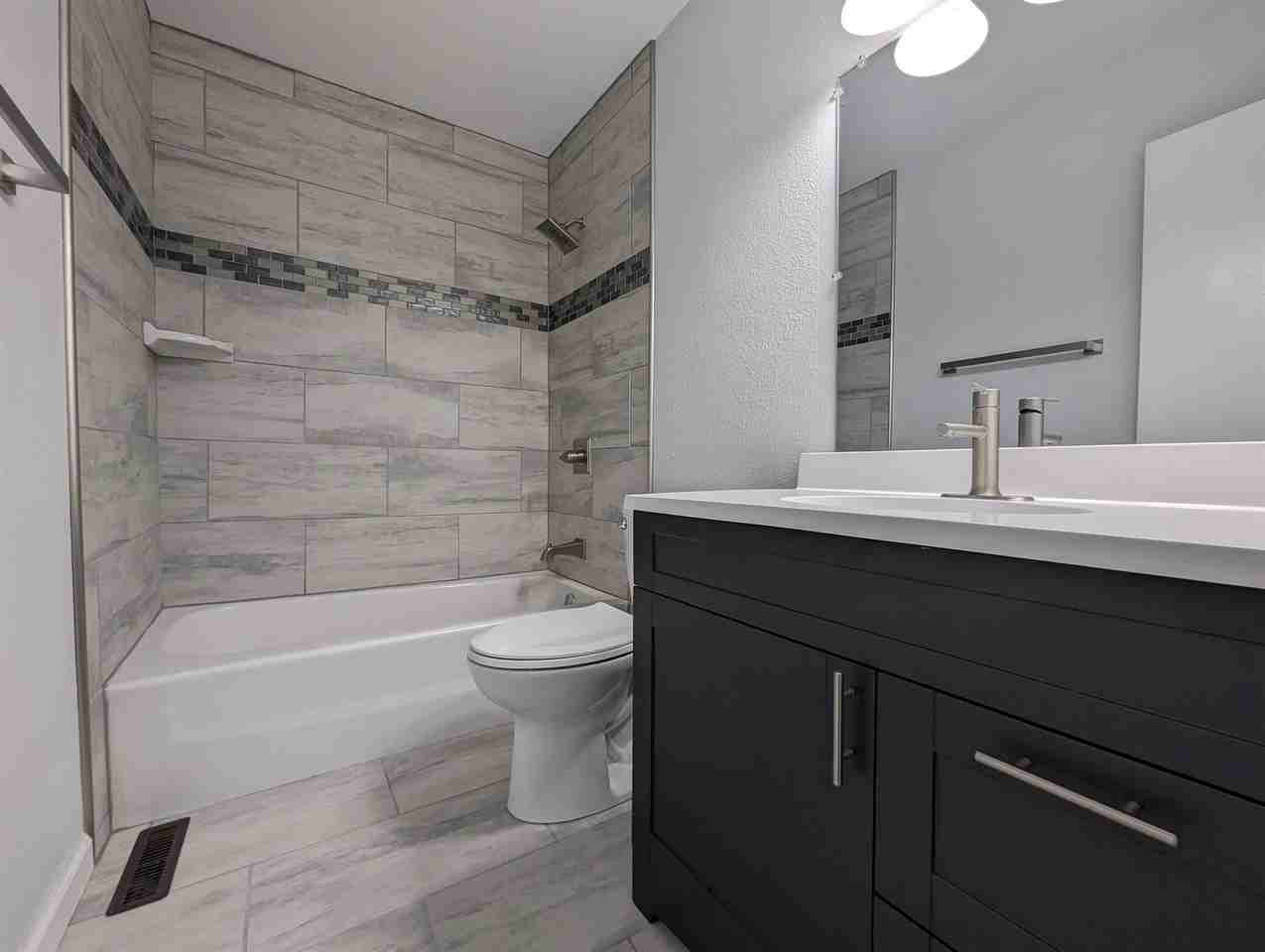 1209 Boone St #1-2 - Photo 3 of 16