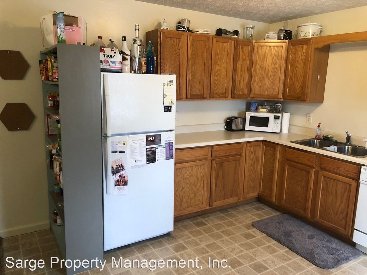 1205 N Woodburn Ave - Photo 2 of 10