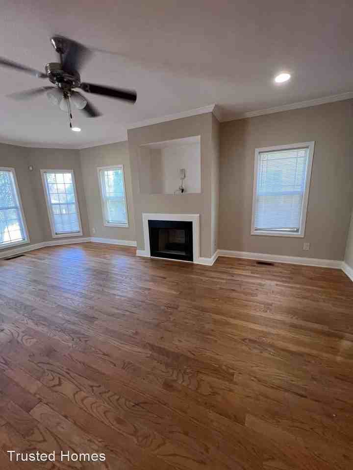 117 Little St Se - Photo 2 of 19