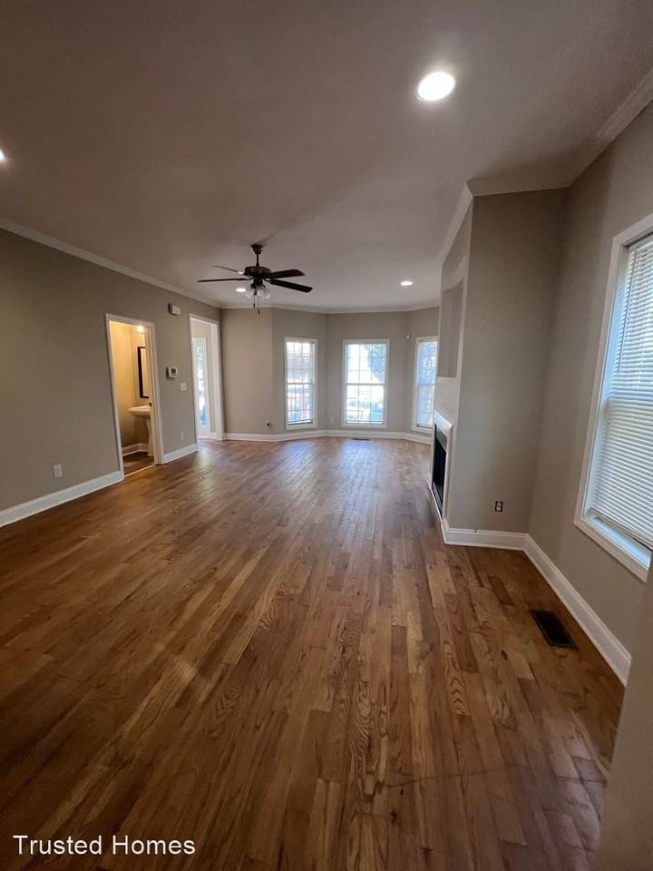 117 Little St Se - Photo 3 of 19
