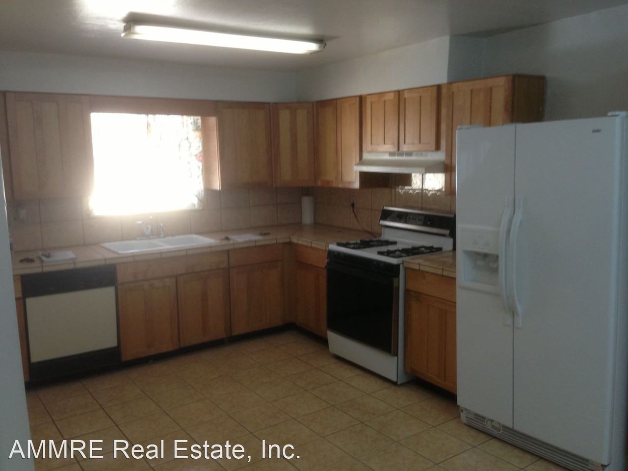 919 Anderson Ave Se - Photo 3 of 14