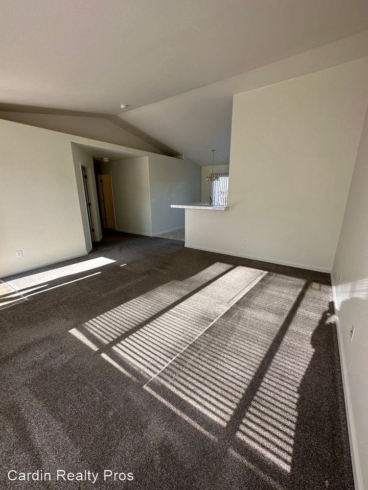 346 Emigrant Way - Photo 2 of 11