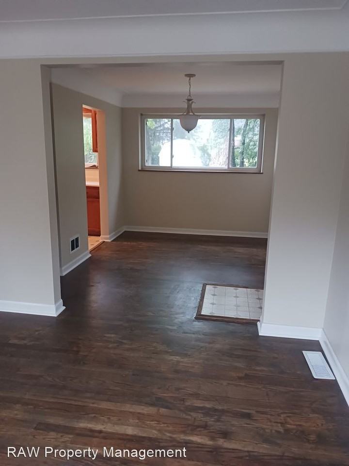 1001 Vacationland Dr - Photo 3 of 34