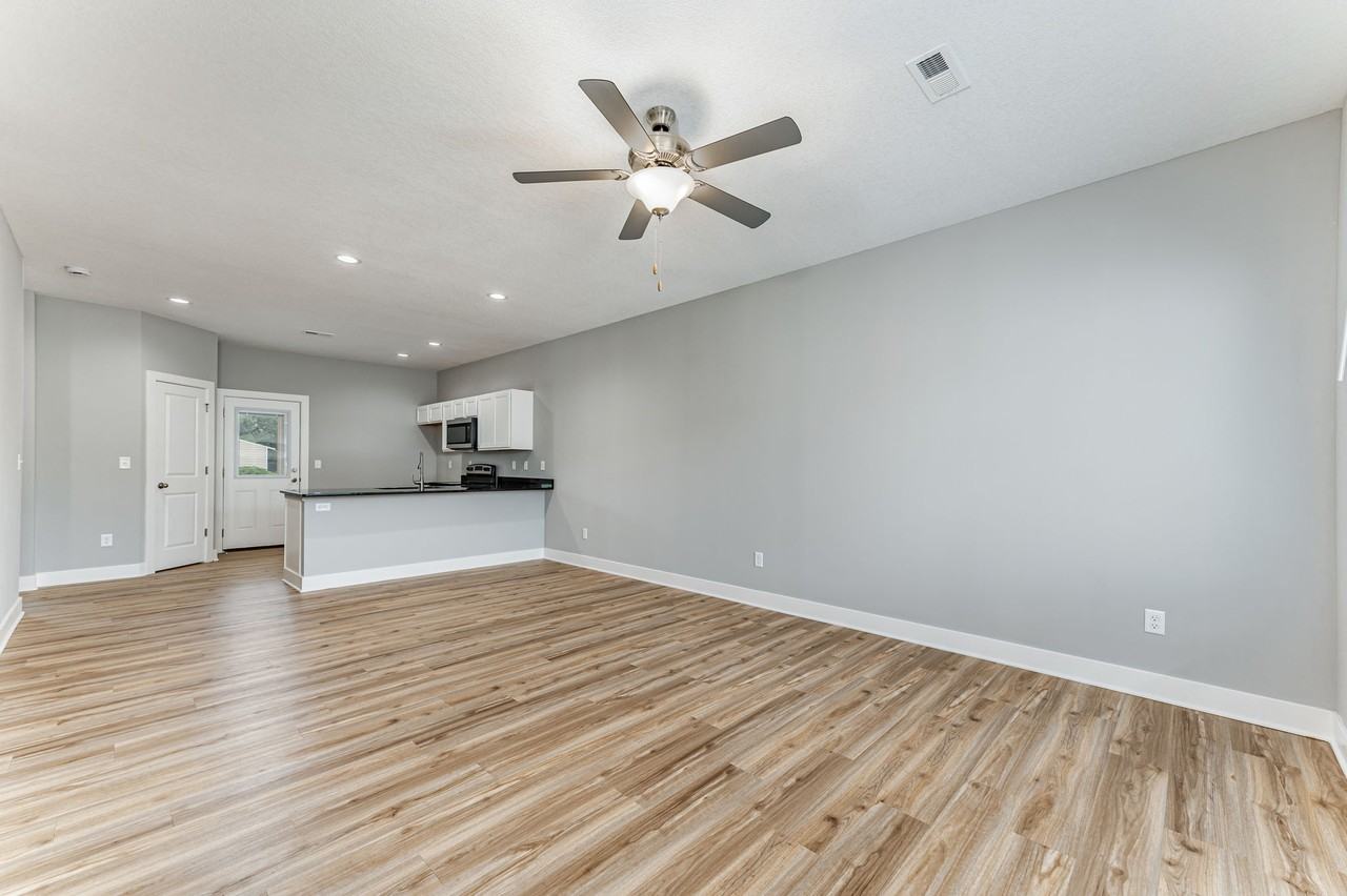 417 Se 14th Ct #B - Photo 2 of 10