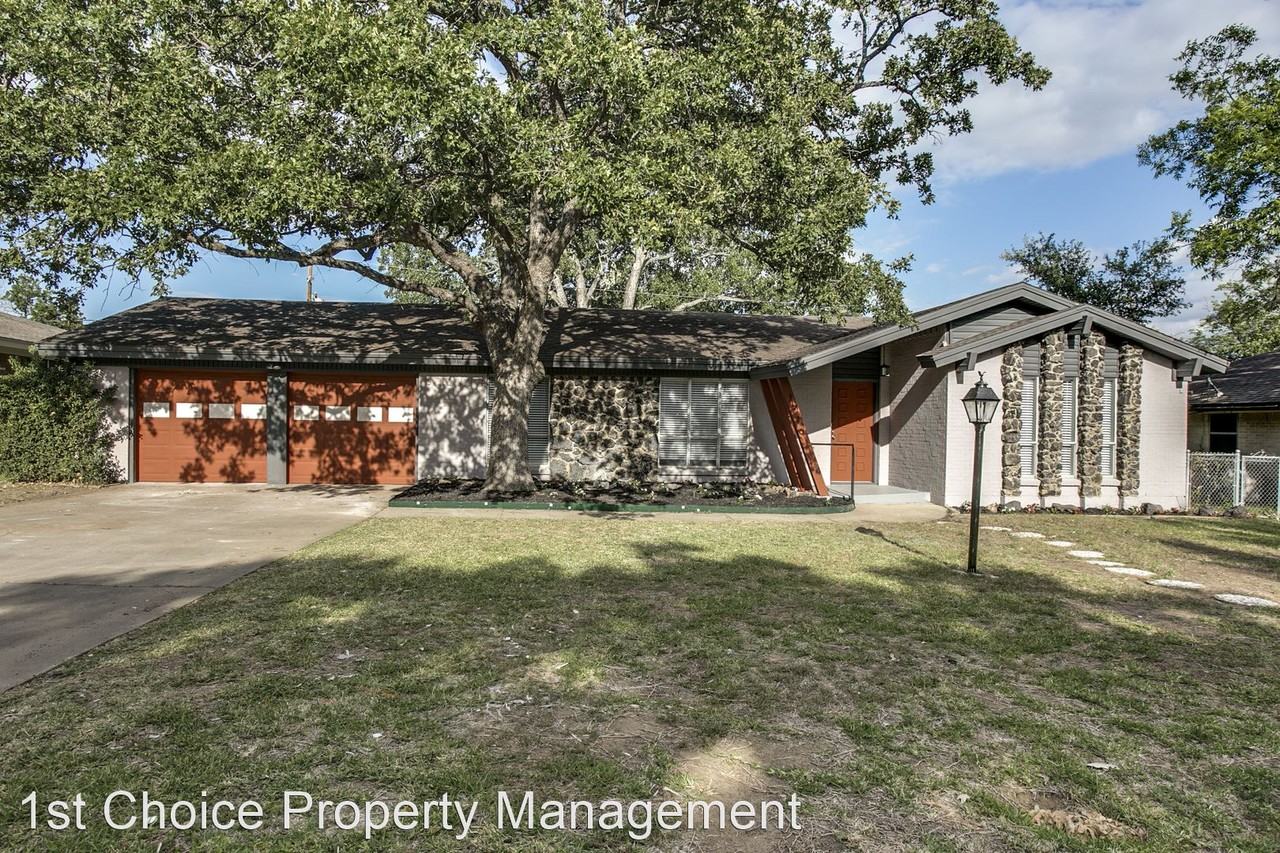 1716 Acorn Ln - Photo 2 of 26
