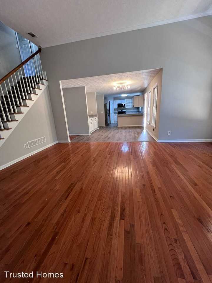 120 Colonnade Ave Sw - Photo 3 of 21