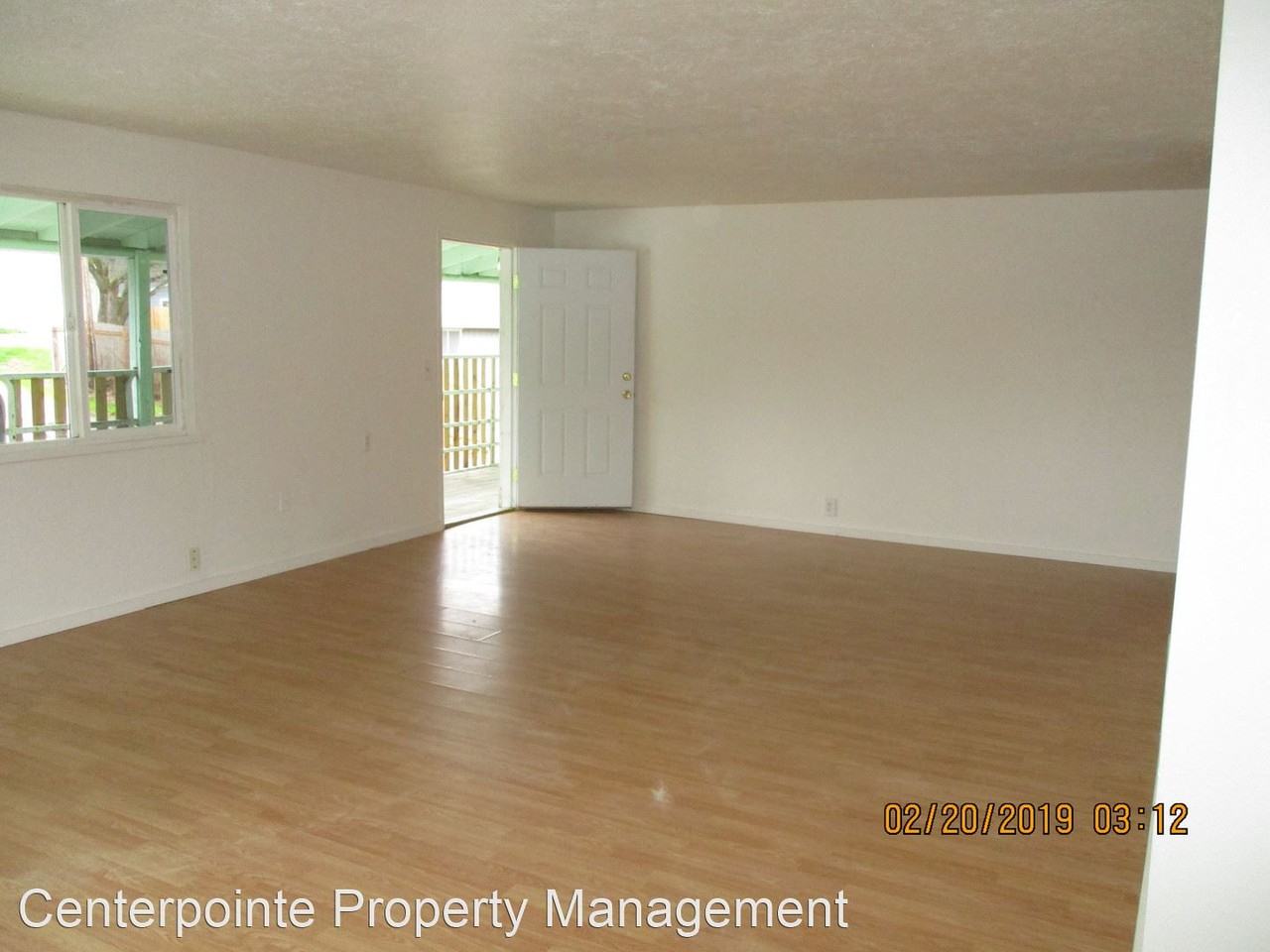 381 Se Darrell Ave - Photo 3 of 10