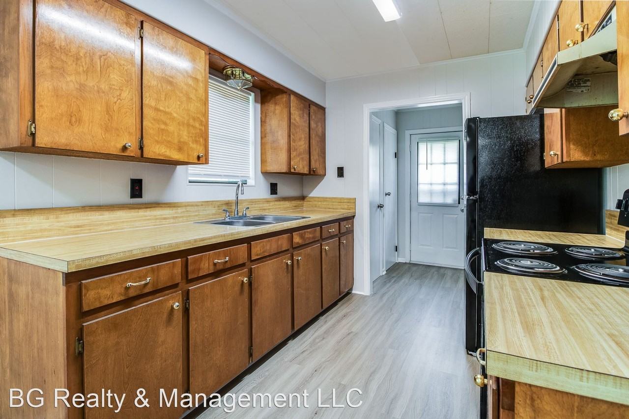 235 Lindsey Cir - Photo 2 of 15