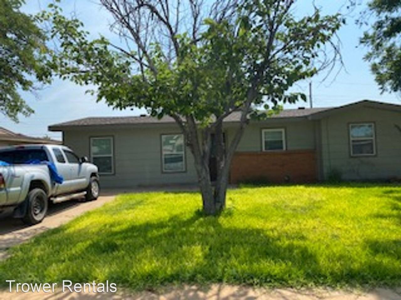 1204 Crescent Dr - Photo 2 of 19