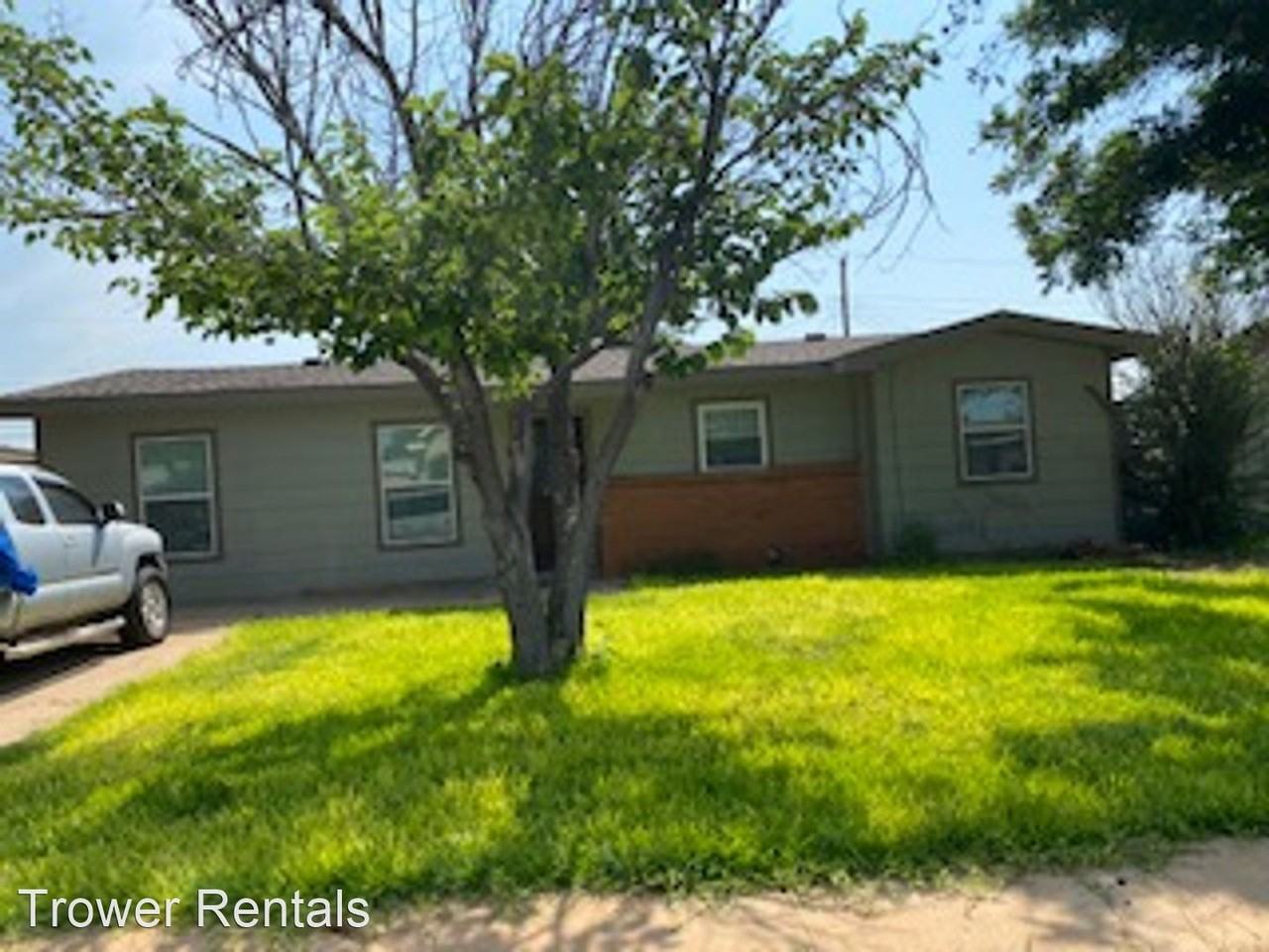 1204 Crescent Dr - Photo 3 of 19