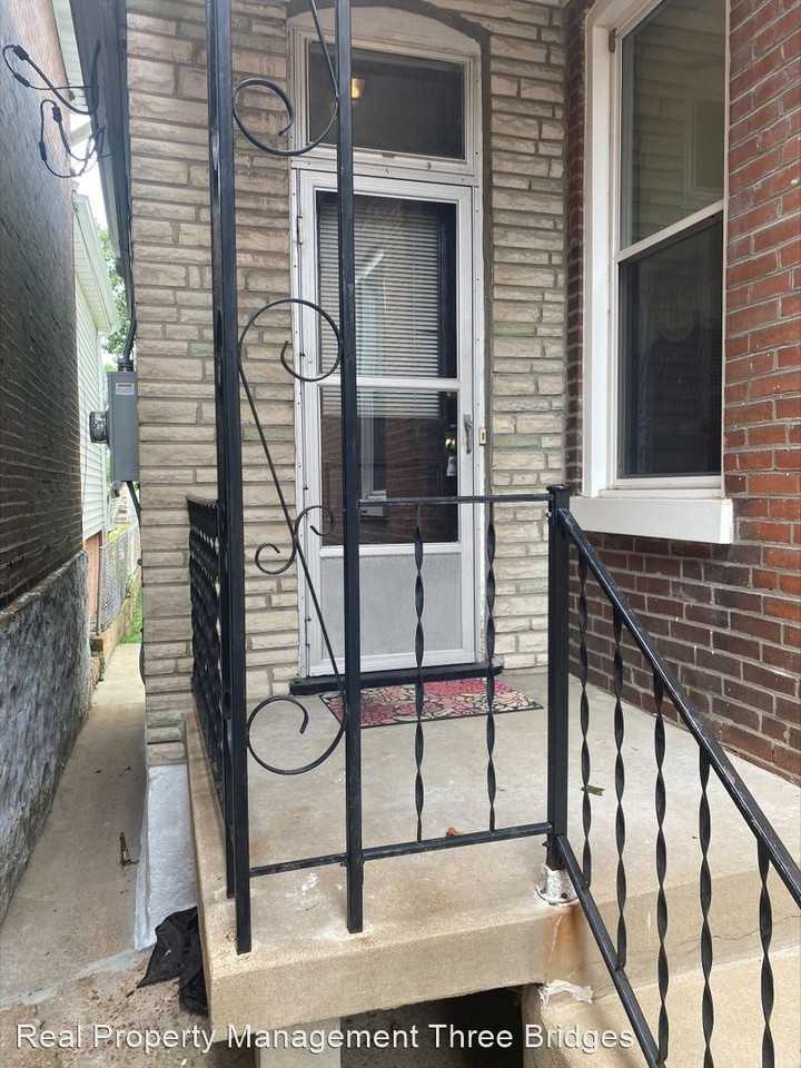 2717 January Ave - Photo 2 of 16