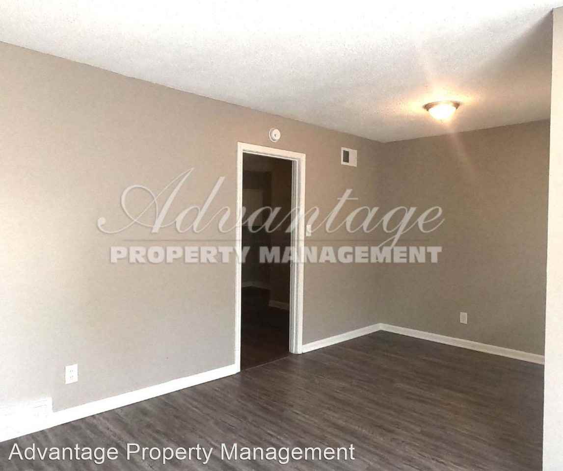 366 Granville Ave - Photo 3 of 12