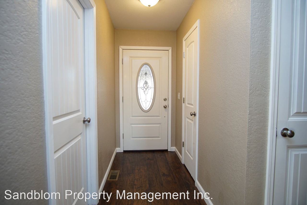 4912 Bermuda Ave - Photo 2 of 19