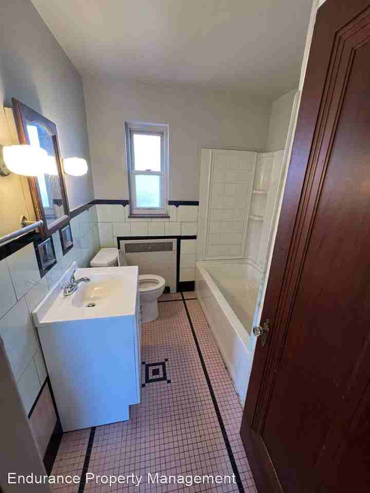 594 Rosemont Ave - Photo 3 of 17