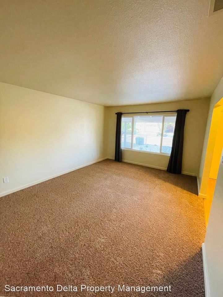 3541 Eisenhower Dr - Photo 2 of 18