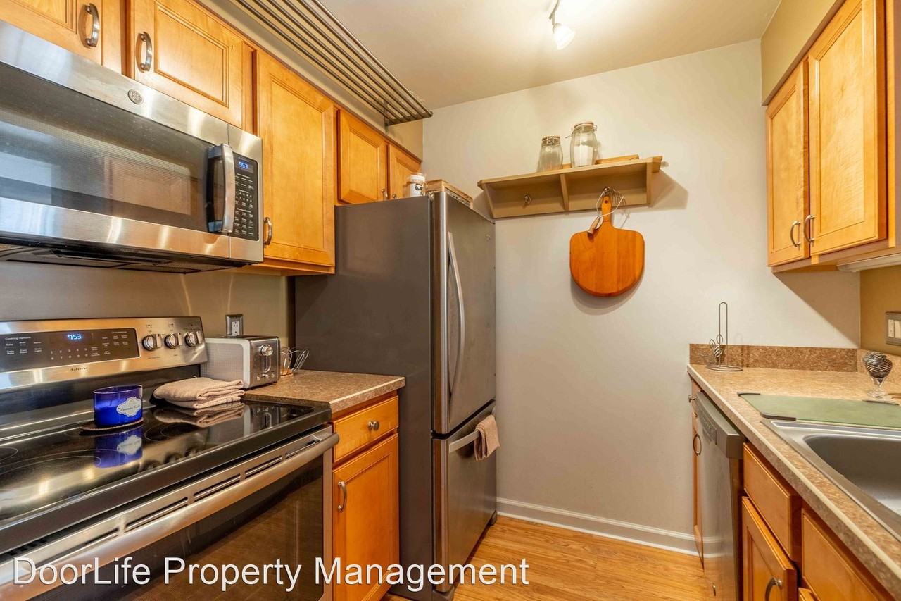 33 S Orchard Ave - Photo 3 of 40