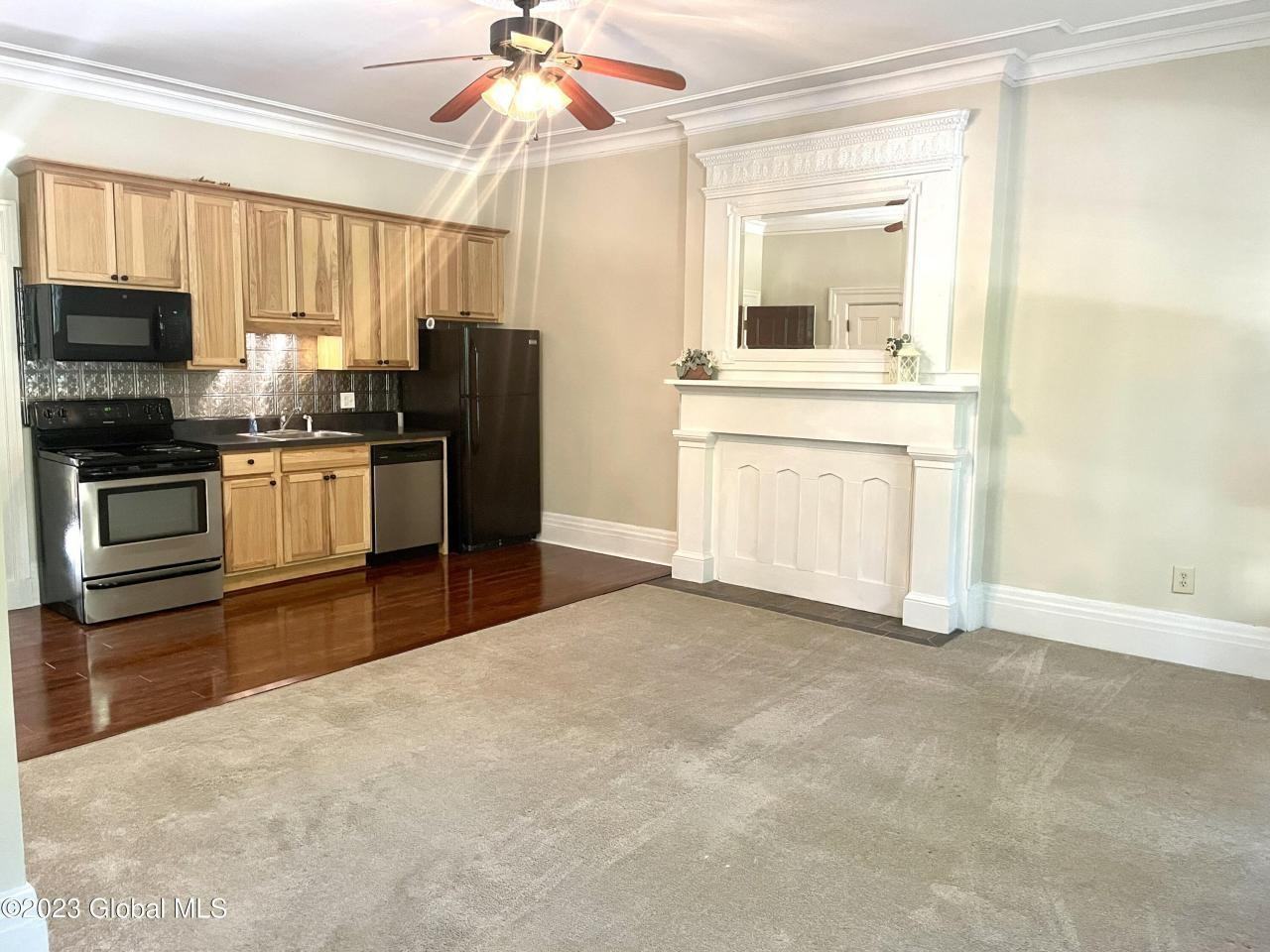 95 Front St - Photo 3 of 9