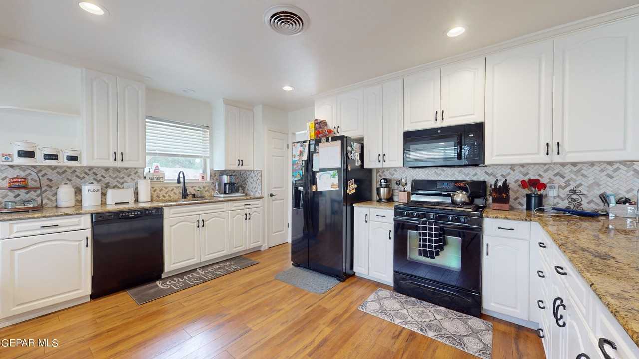 453 El Camino Dr - Photo 3 of 41