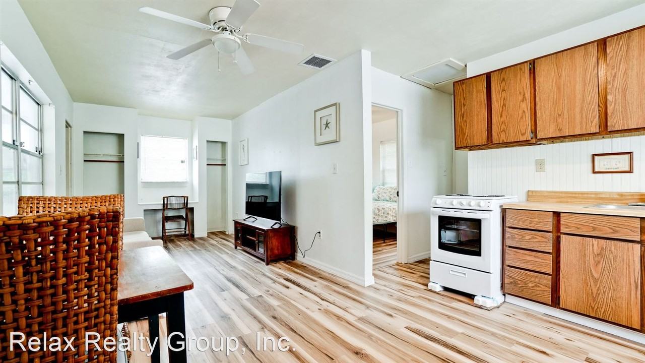 5106 8th Avenue Dr W - Photo 3 of 12