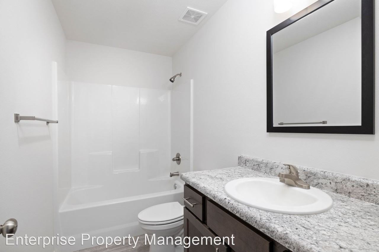 1001 Abbey St - Photo 2 of 30