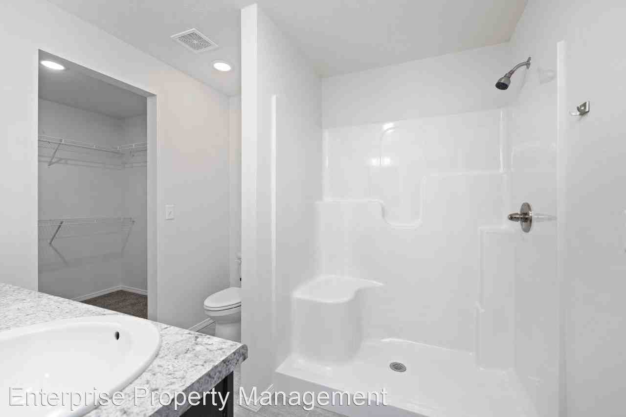 1001 Abbey St - Photo 3 of 30