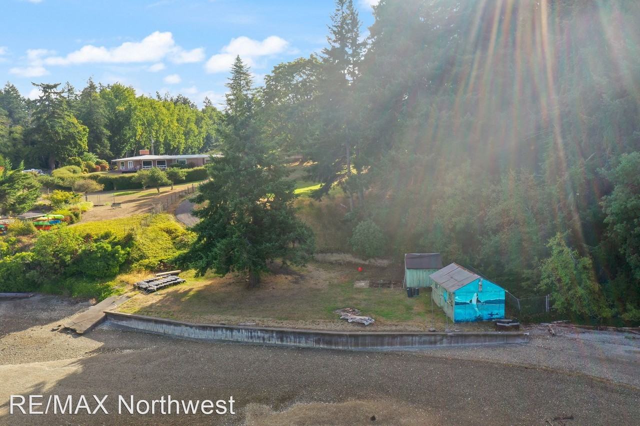 7035 Cooper Point Rd Nw - Photo 3 of 43