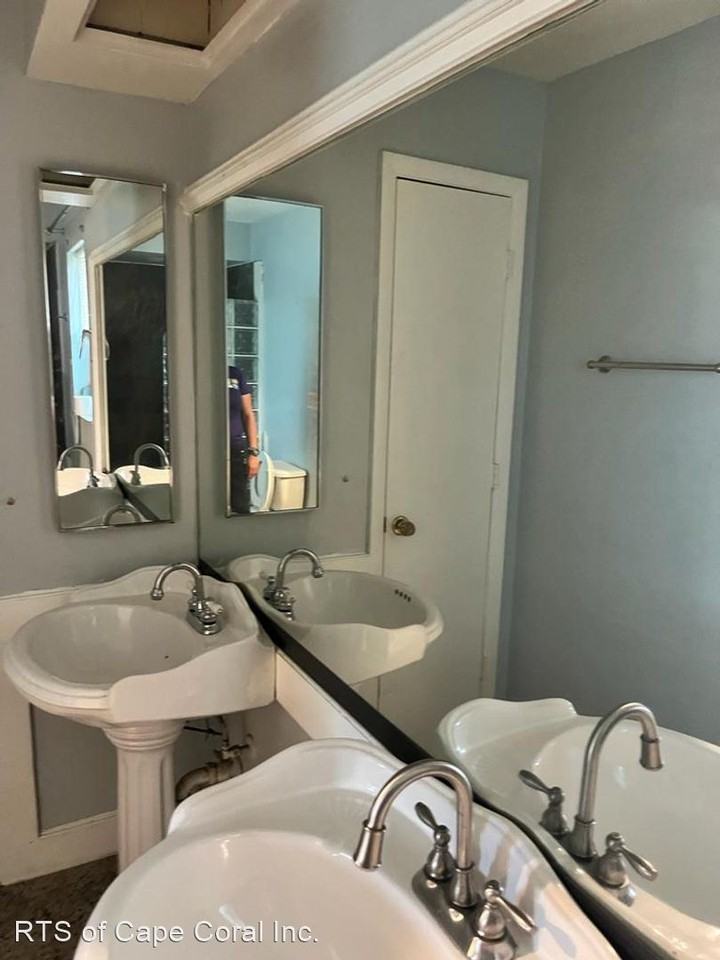 4801 Tarpon Ct - Photo 3 of 25