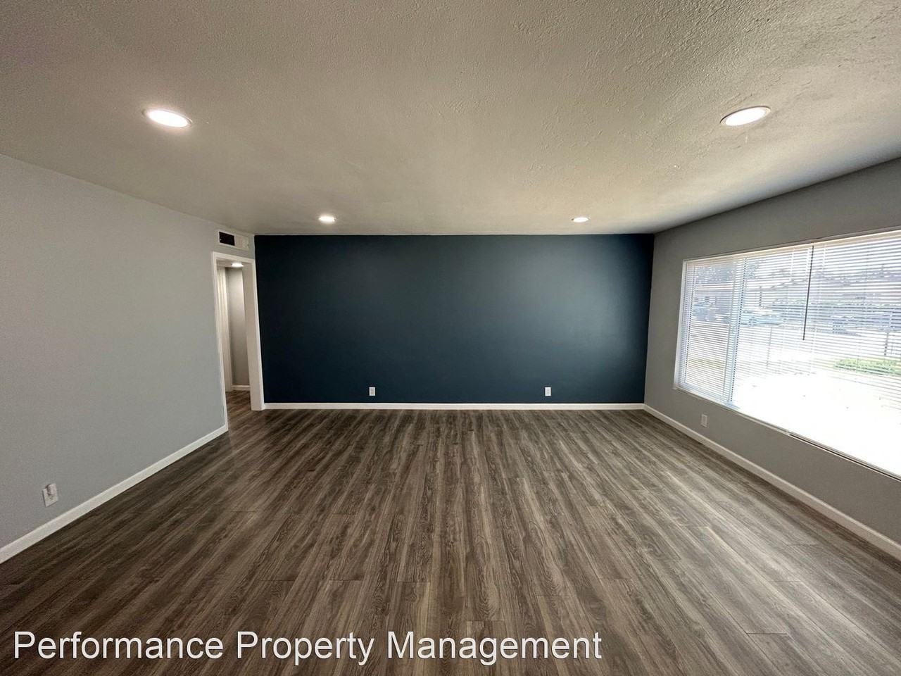 1316 Saxon Way - Photo 3 of 14