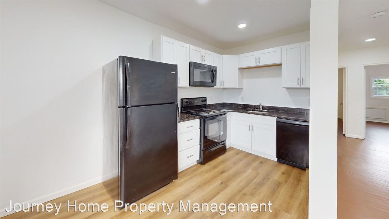 808 E Green St - Photo 2 of 10