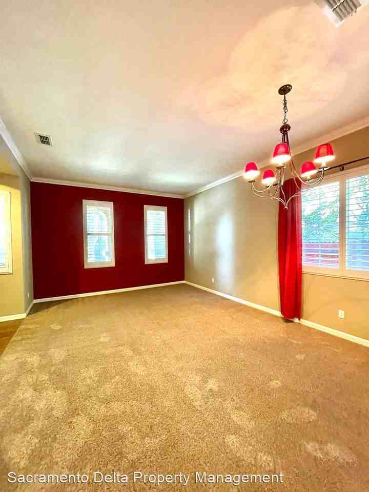 341 Unity Cir - Photo 2 of 19
