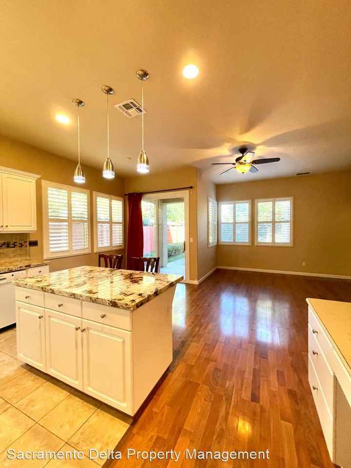 341 Unity Cir - Photo 3 of 19