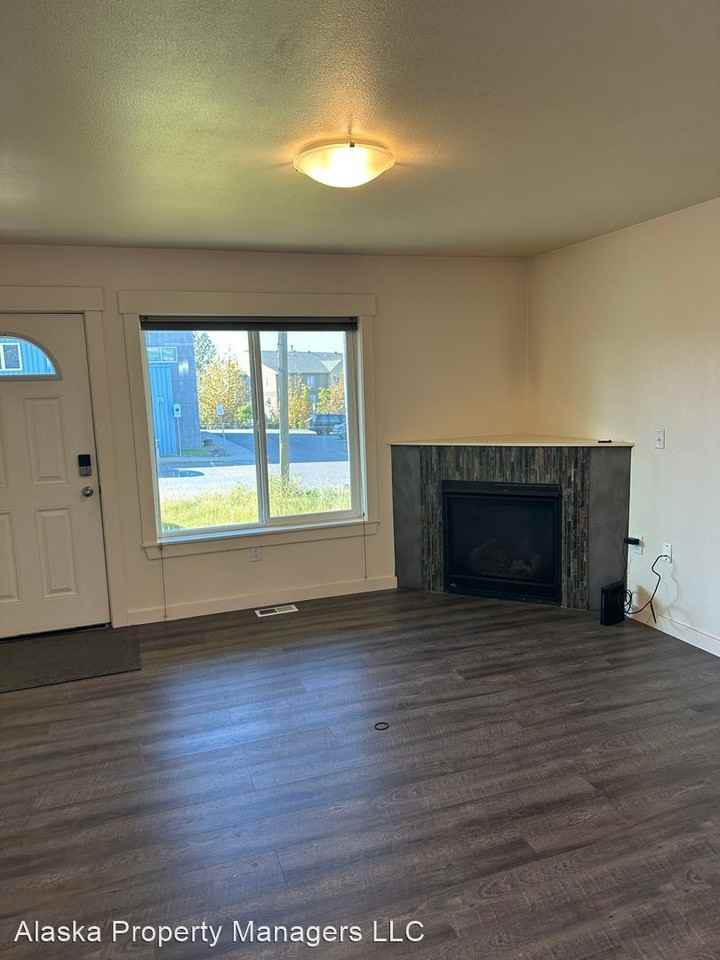 410 Flower St - Photo 3 of 18