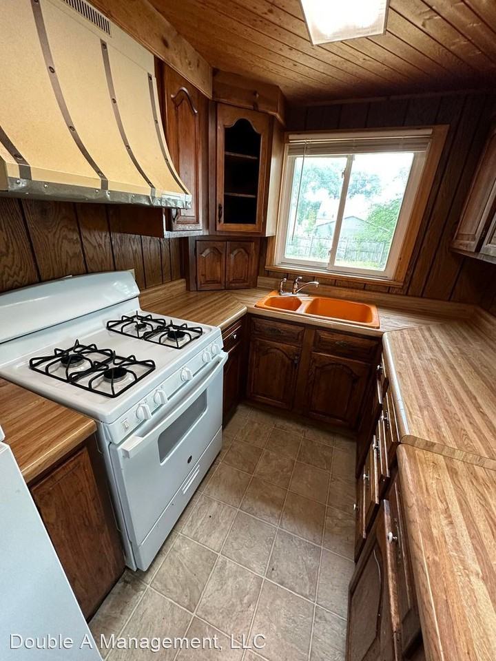 245 Boston Ave - Photo 3 of 15