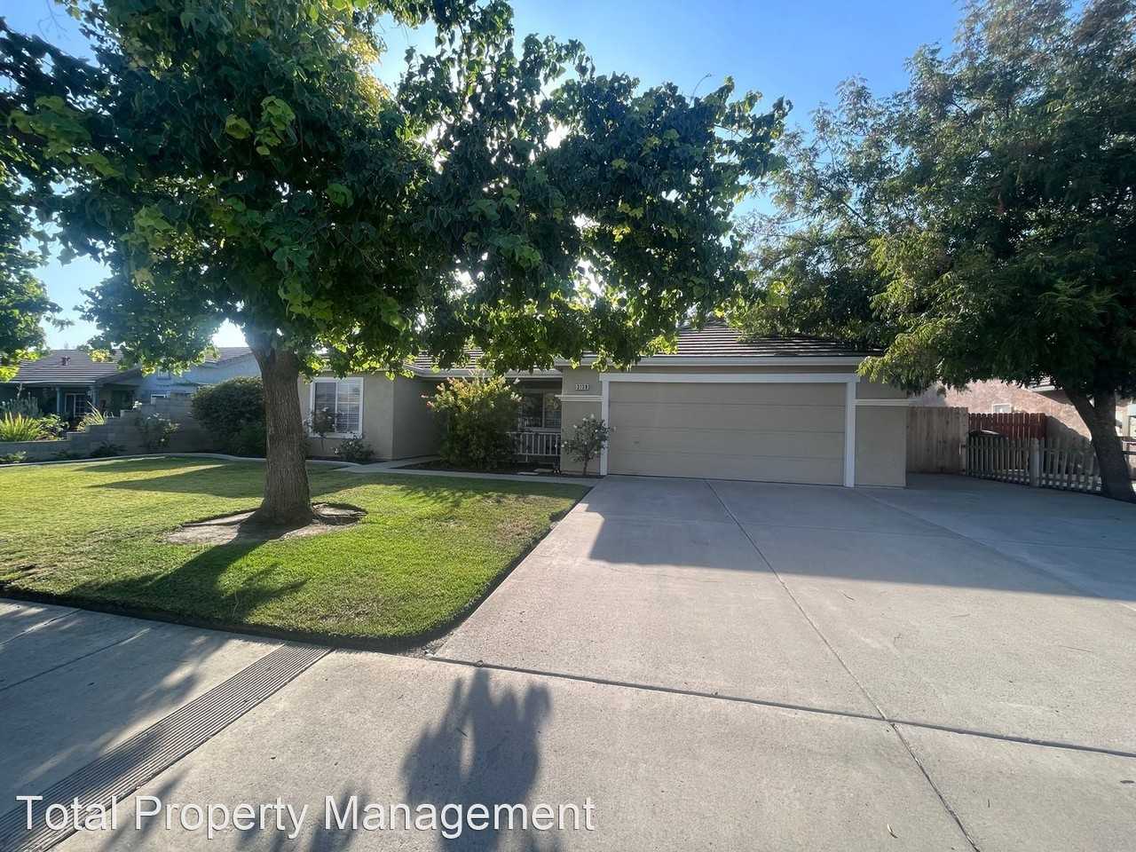 3138 Miramar Ave - Photo 3 of 7