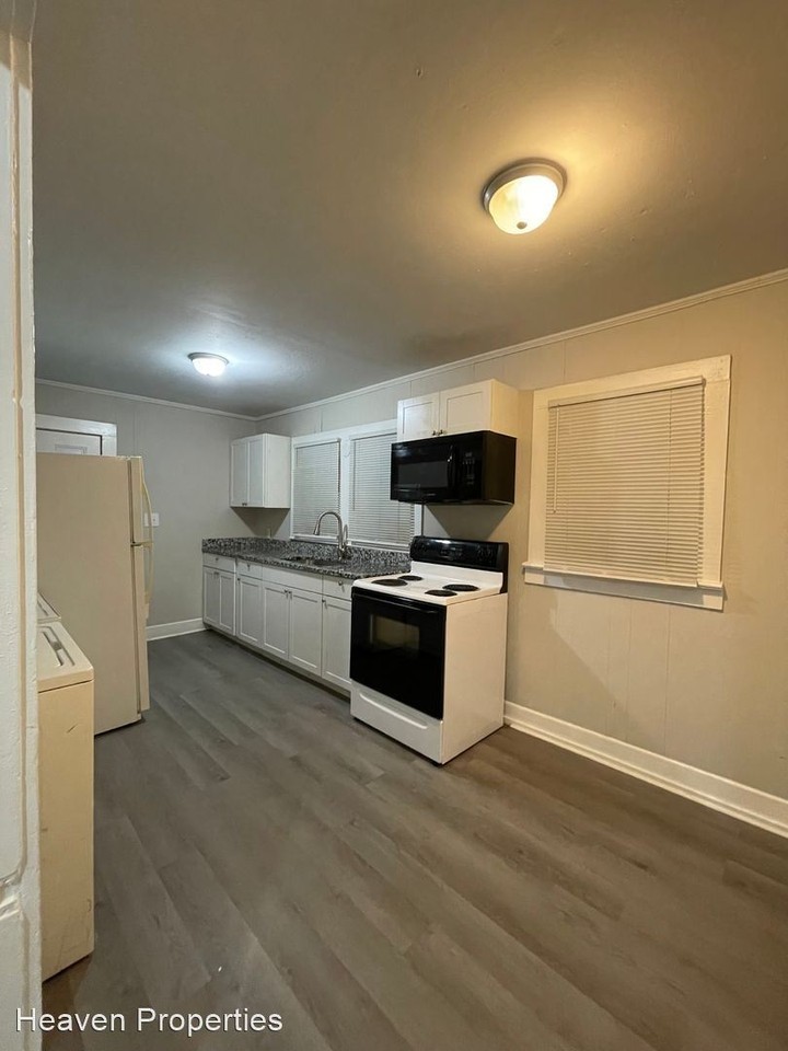 622 Wilson St - Photo 3 of 8