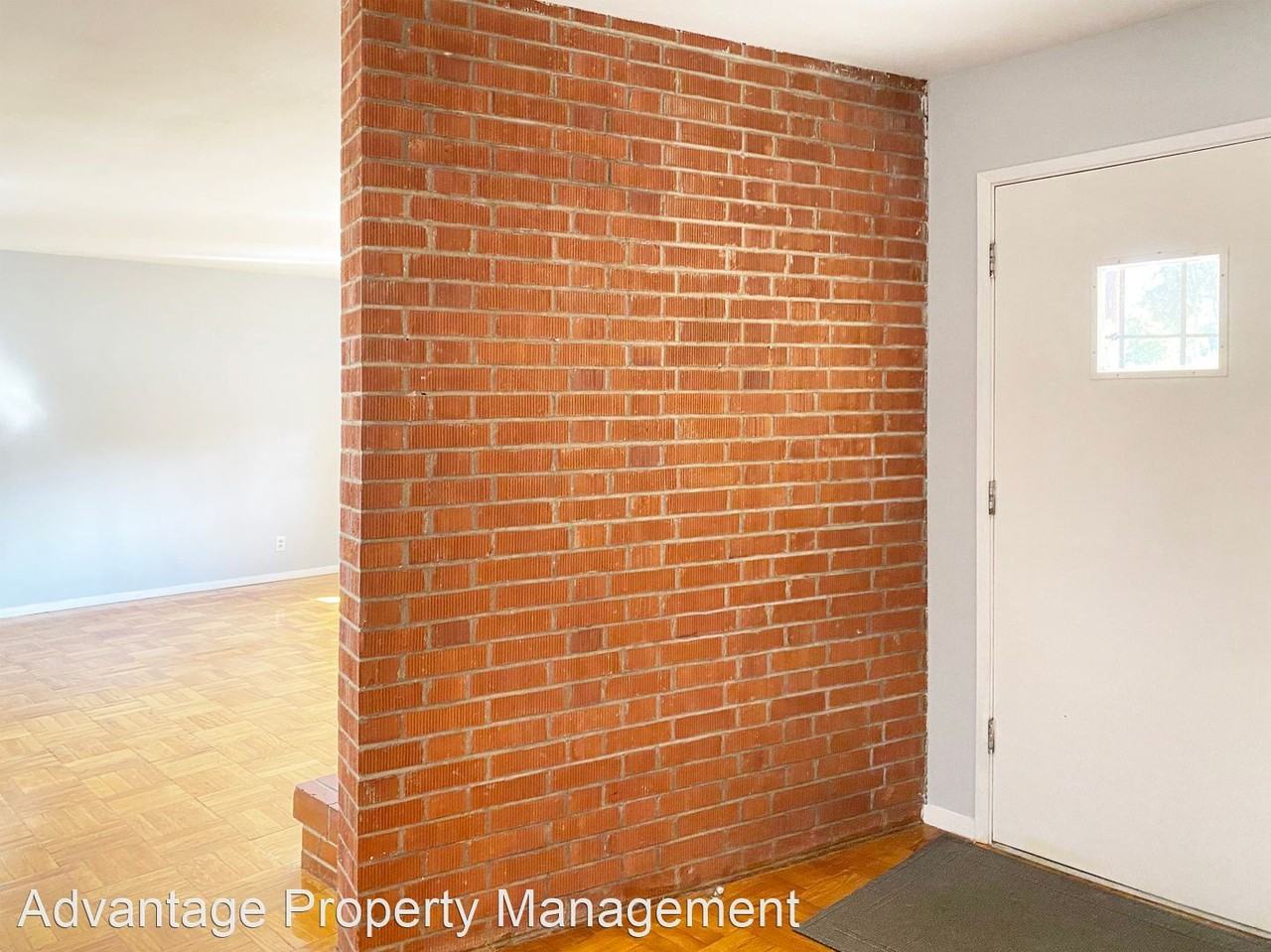 5230 Ne Laurel Dr - Photo 3 of 20