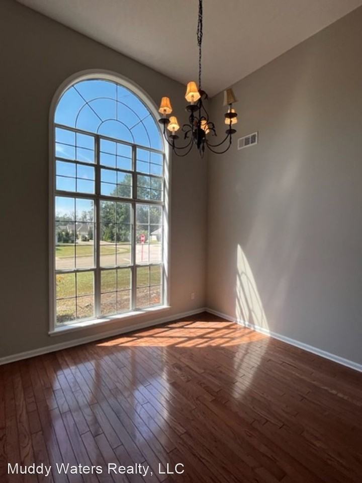 218 Ashley St - Photo 2 of 20