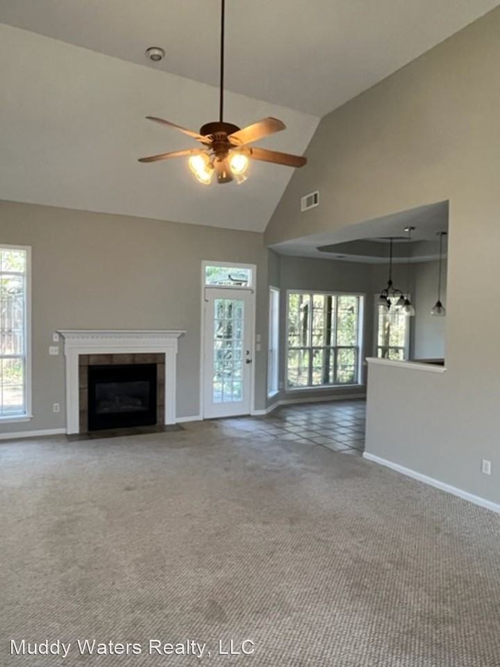 218 Ashley St - Photo 3 of 20