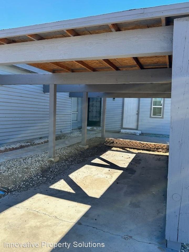 4550 Park Dr - Photo 3 of 16