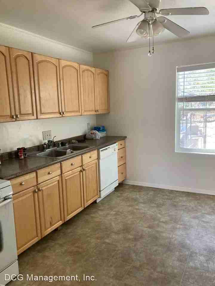 650 Hood Ave - Photo 3 of 13