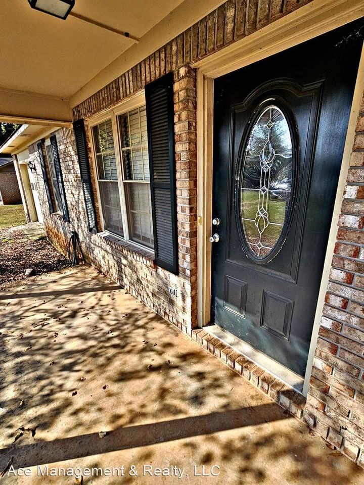 841 County Road 213 - Photo 3 of 20