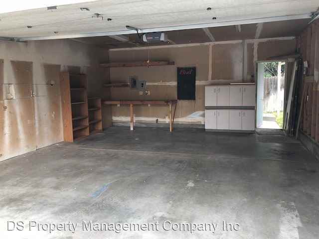 873 N Mercer St - Photo 2 of 10
